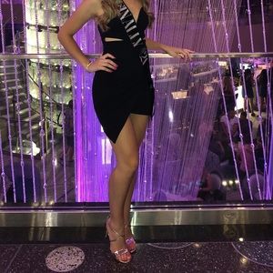 Windsor Short Black Dress!